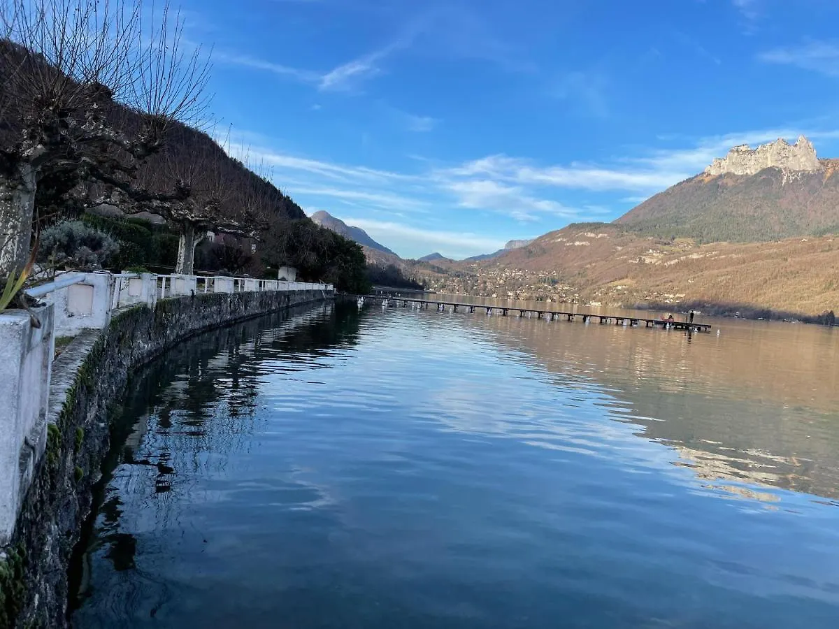 Apartman Rare 2 Bedroom With Private Beach On Lake Annecy Doussard