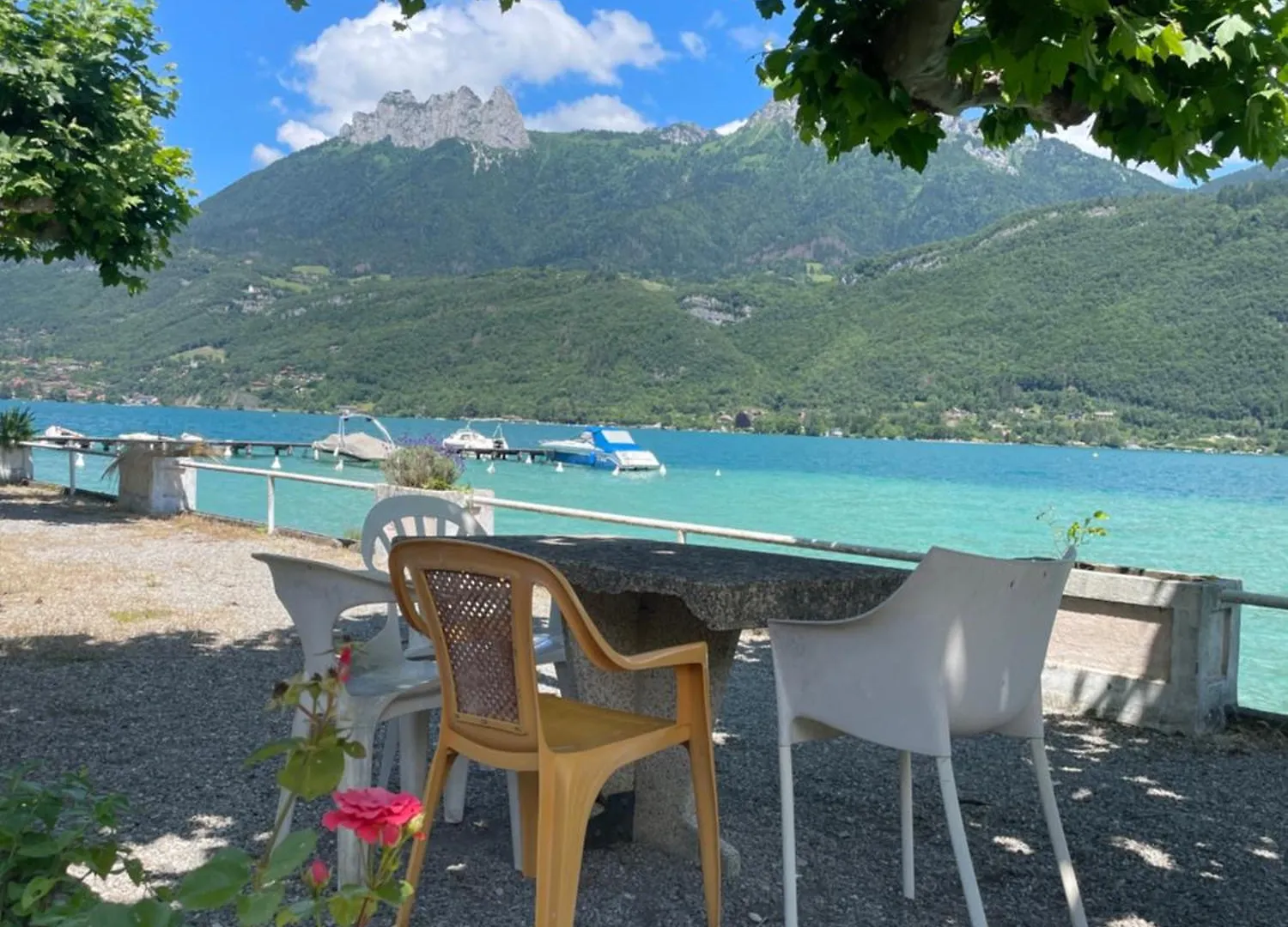 Rare 2 Bedroom With Private Beach On Lake Annecy Doussard Apartman