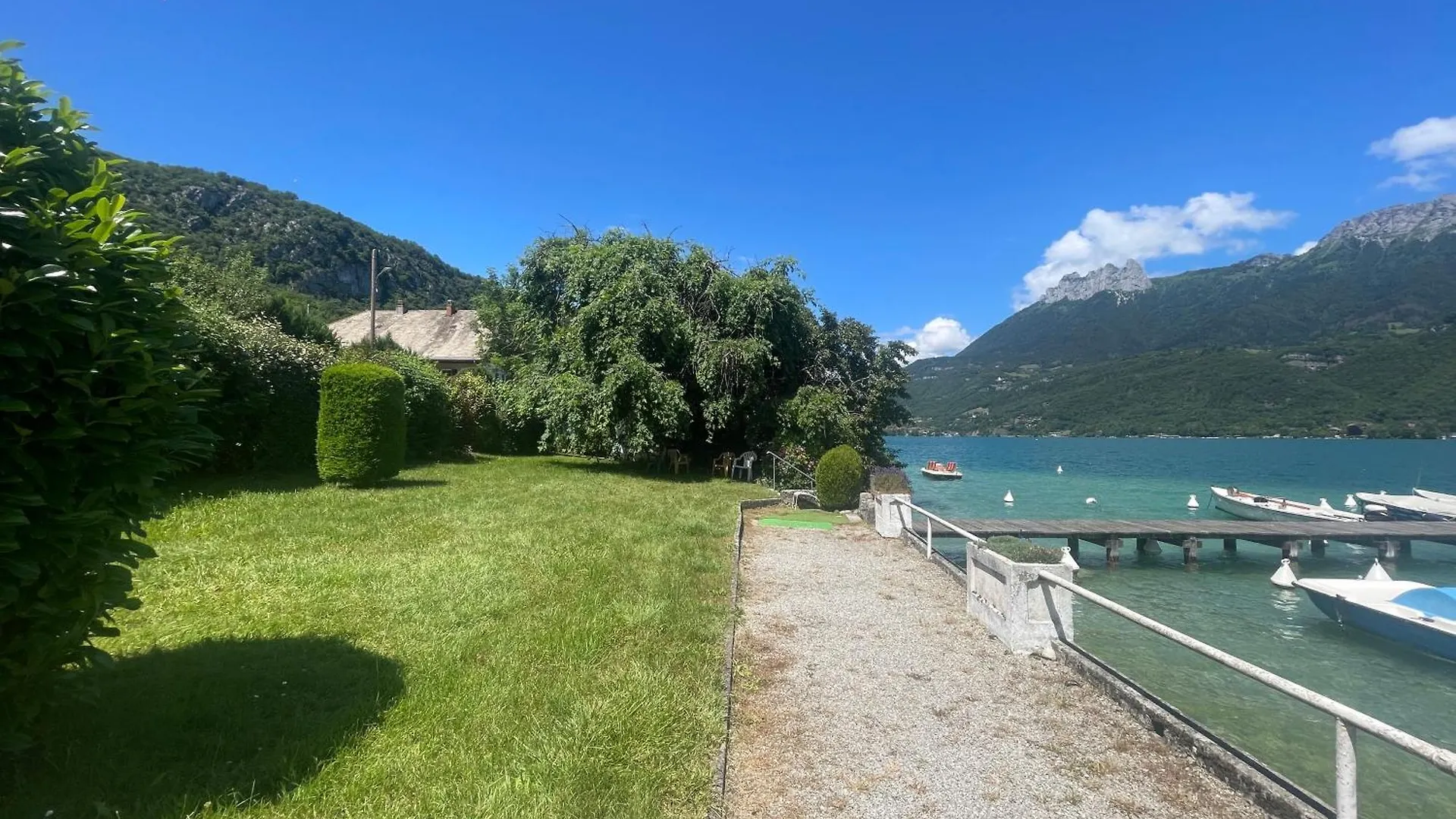 Rare 2 Bedroom With Private Beach On Lake Annecy Doussard 0*,  Franciaország